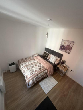 Cozy-CityCentre-1bedroom-1Bathroom-WiFi
